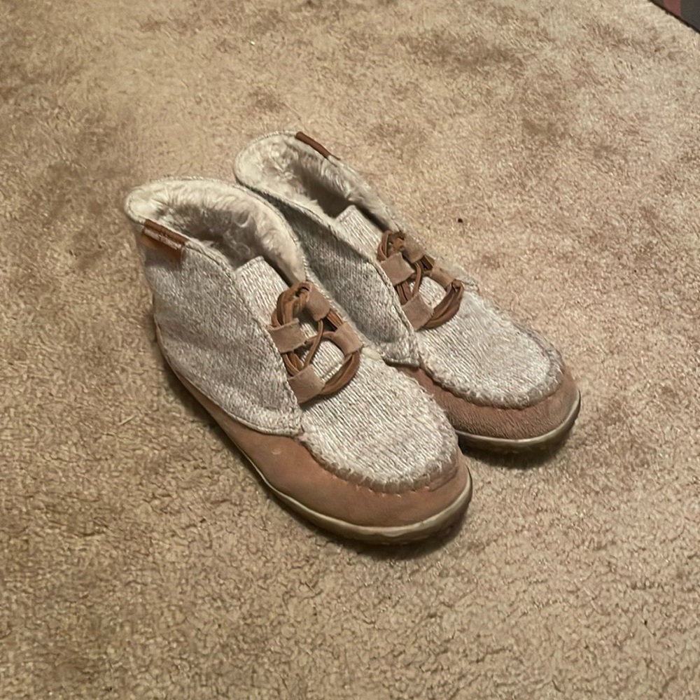Womens Minnetonka slipper shoe